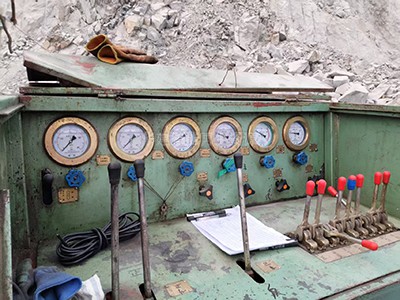 二手反井鉆機(jī)檢查注意事項(xiàng) 二手反井鉆機(jī)檢查注意事項(xiàng)